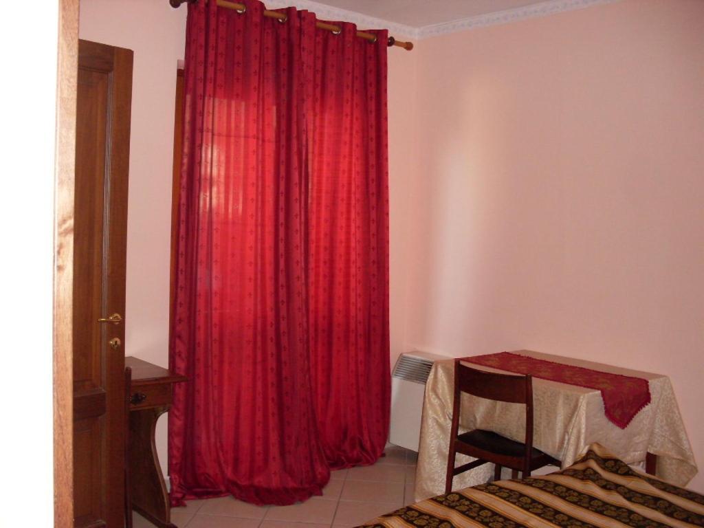 Hotel Il Rifugio Celano Habitación foto